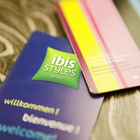 Ibis Styles Guyancourt Versailles Exterior foto