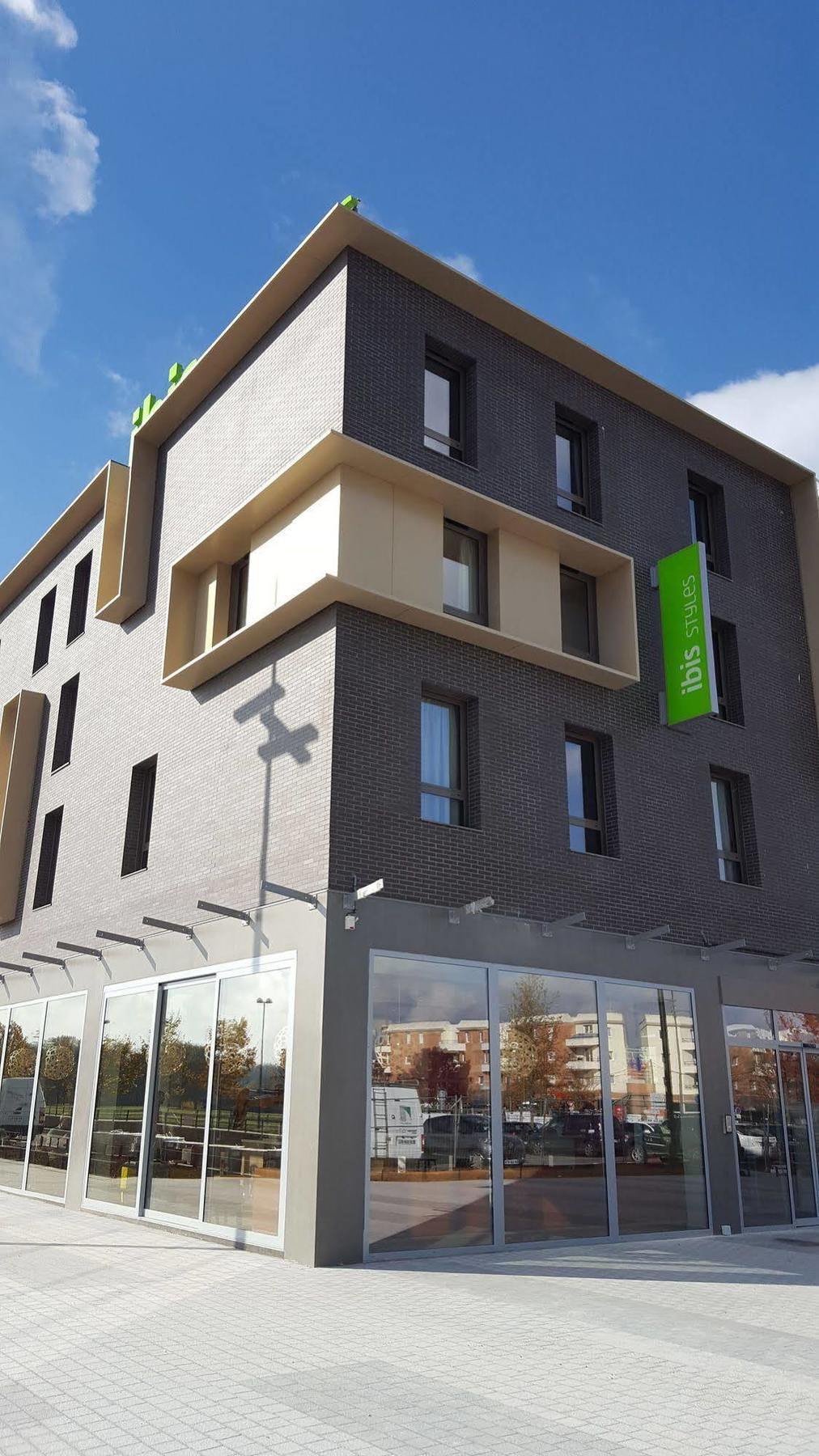 Ibis Styles Guyancourt Versailles Exterior foto