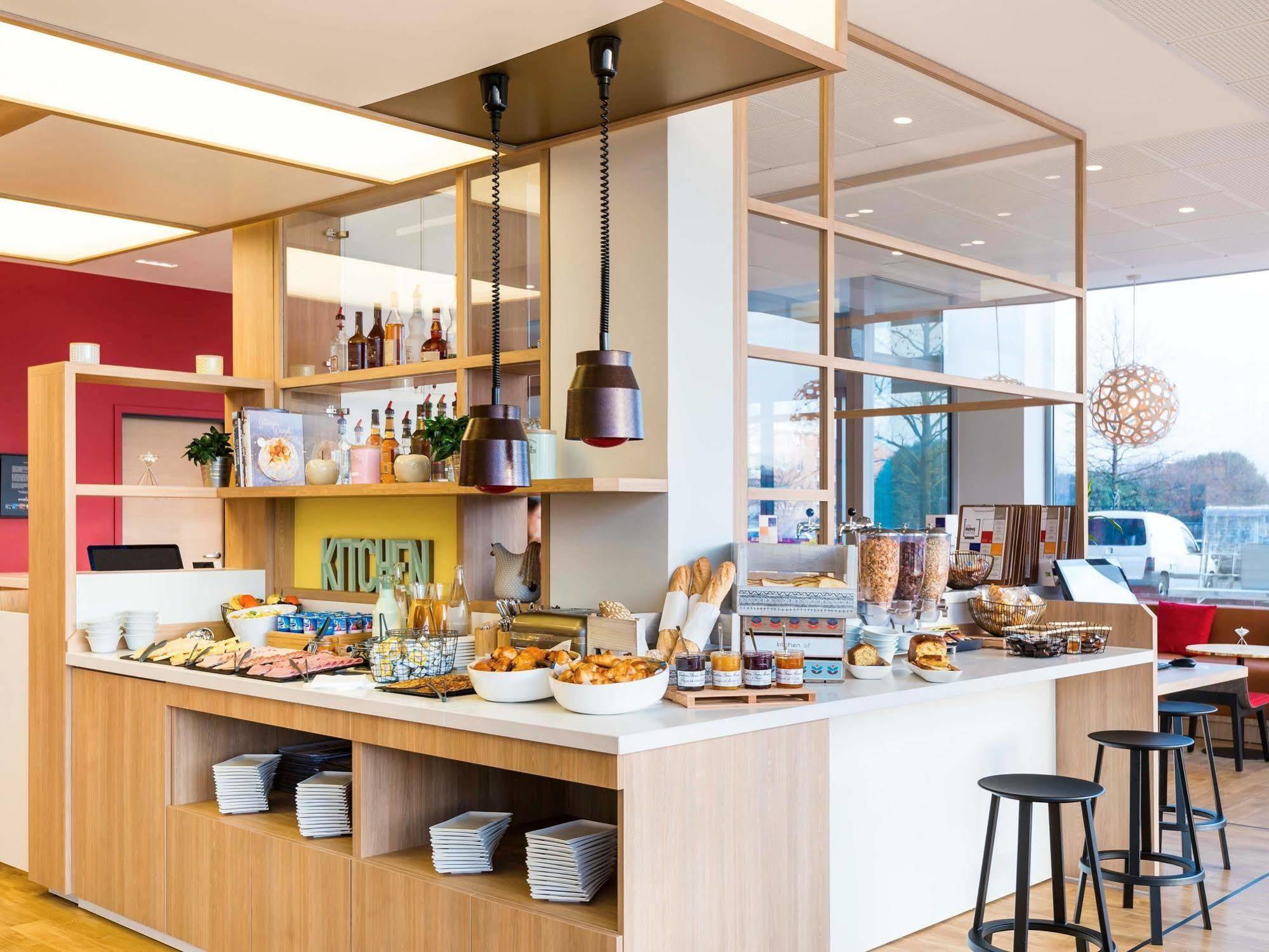 Ibis Styles Guyancourt Versailles Exterior foto