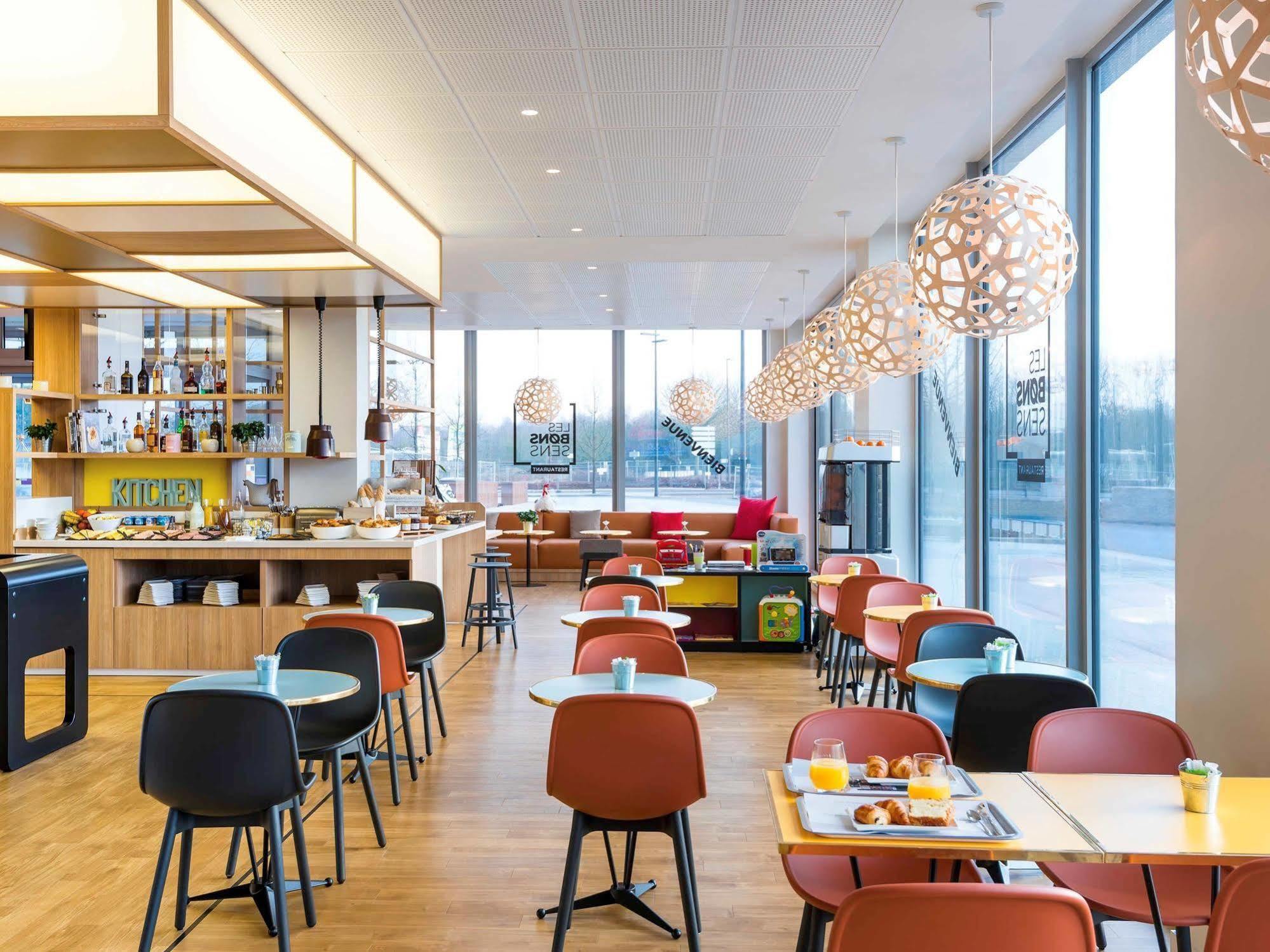 Ibis Styles Guyancourt Versailles Exterior foto