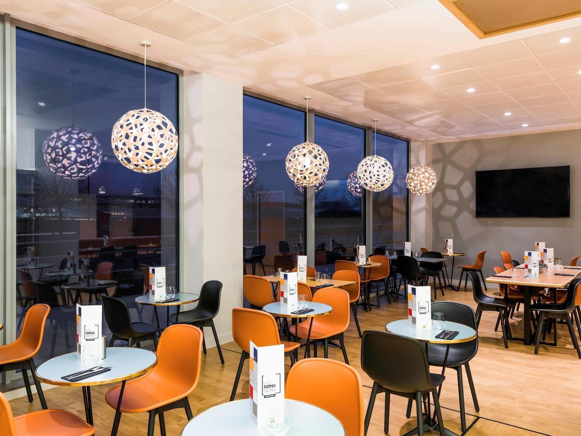 Ibis Styles Guyancourt Versailles Exterior foto