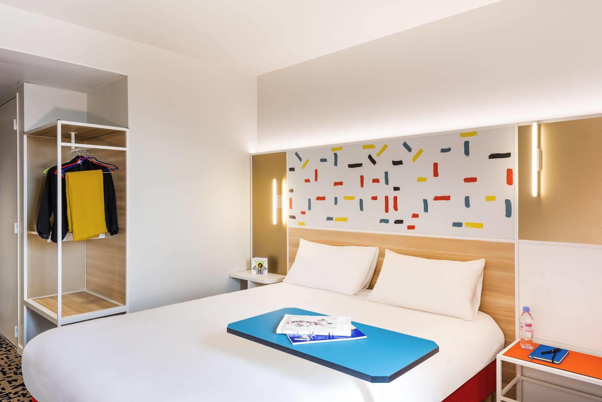 Ibis Styles Guyancourt Versailles Exterior foto