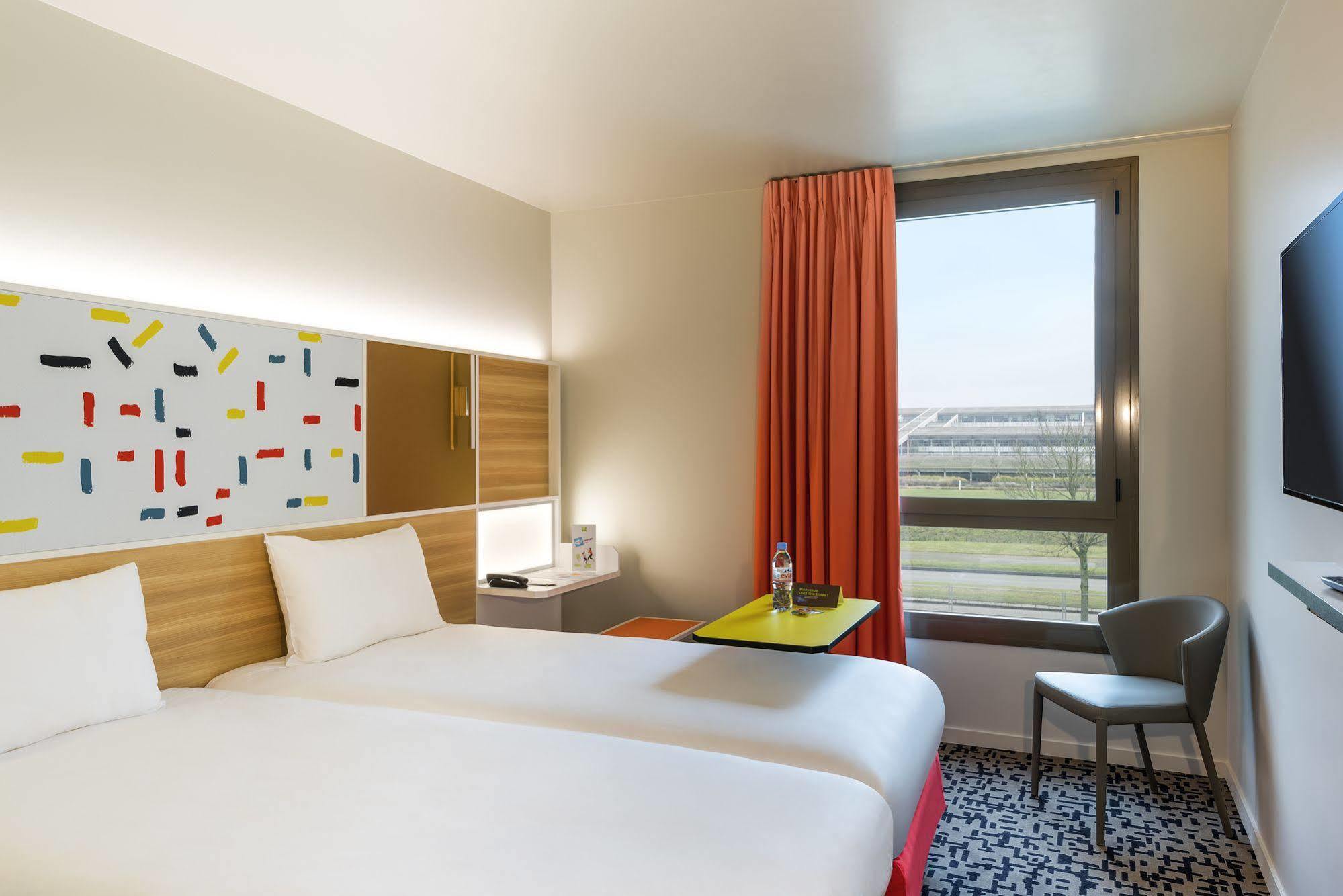 Ibis Styles Guyancourt Versailles Exterior foto
