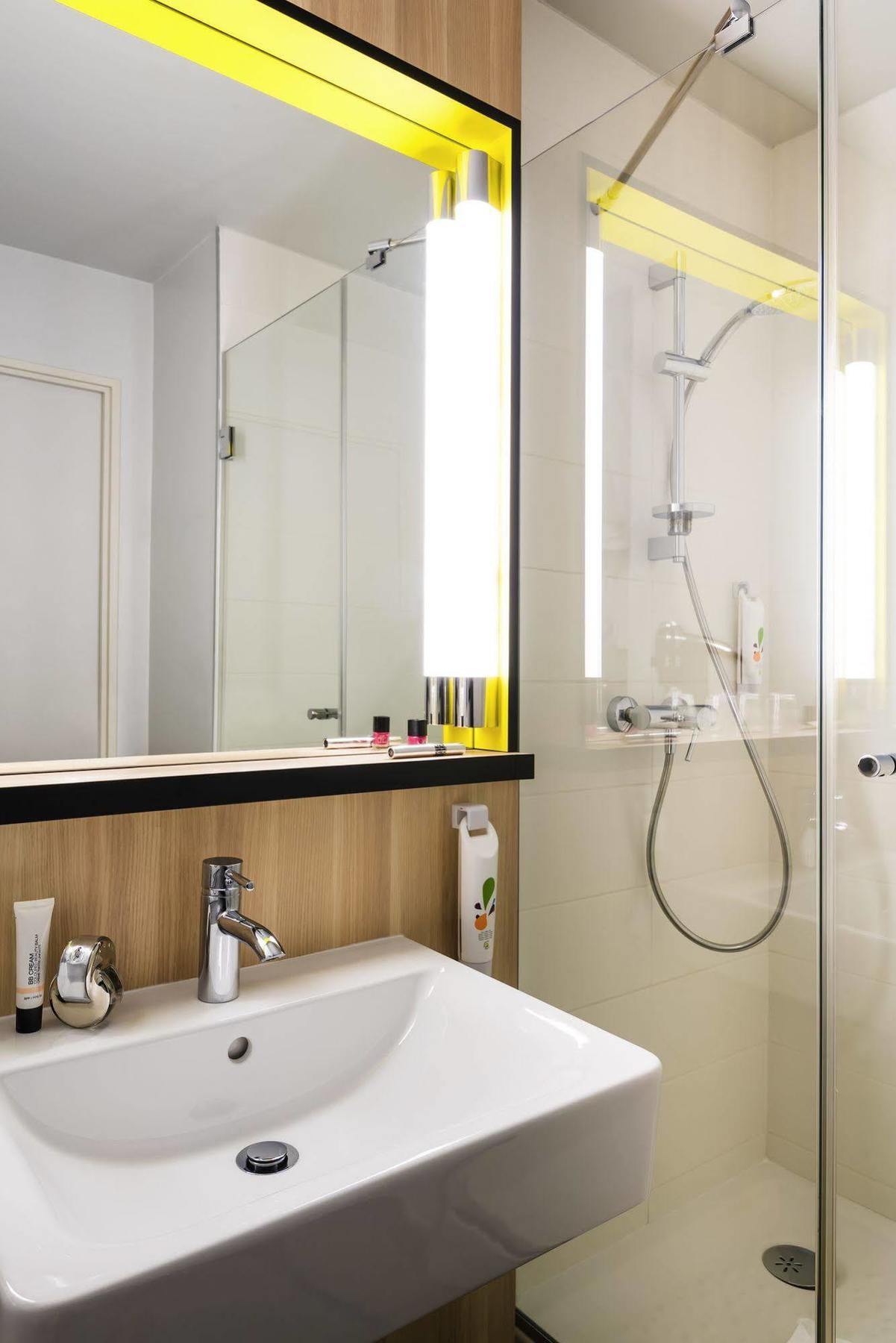 Ibis Styles Guyancourt Versailles Exterior foto
