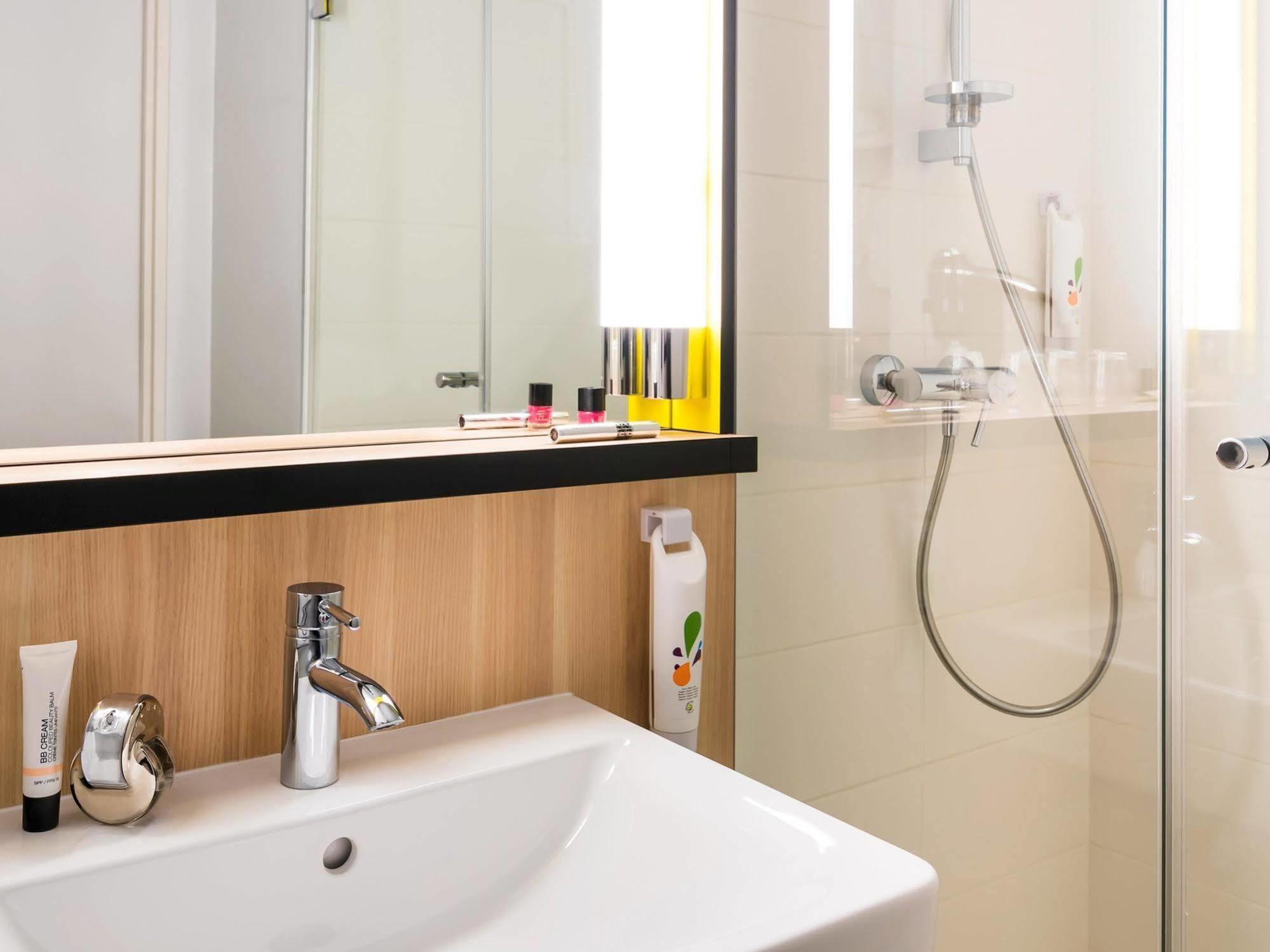 Ibis Styles Guyancourt Versailles Exterior foto