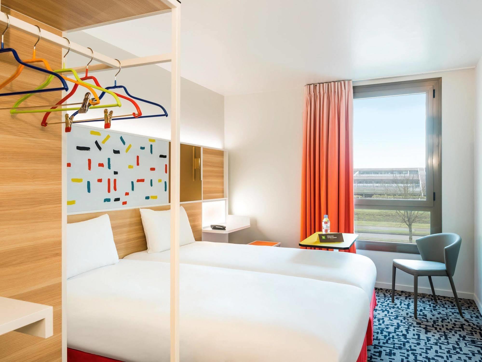 Ibis Styles Guyancourt Versailles Exterior foto