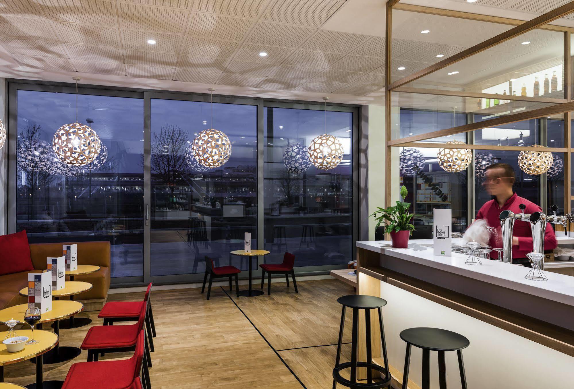 Ibis Styles Guyancourt Versailles Exterior foto