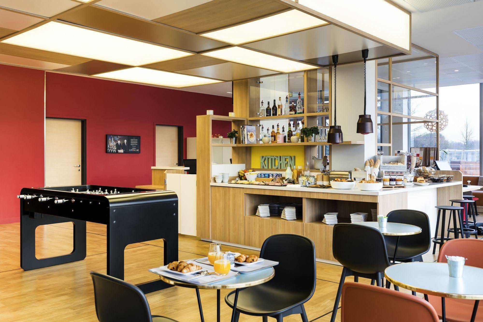 Ibis Styles Guyancourt Versailles Exterior foto