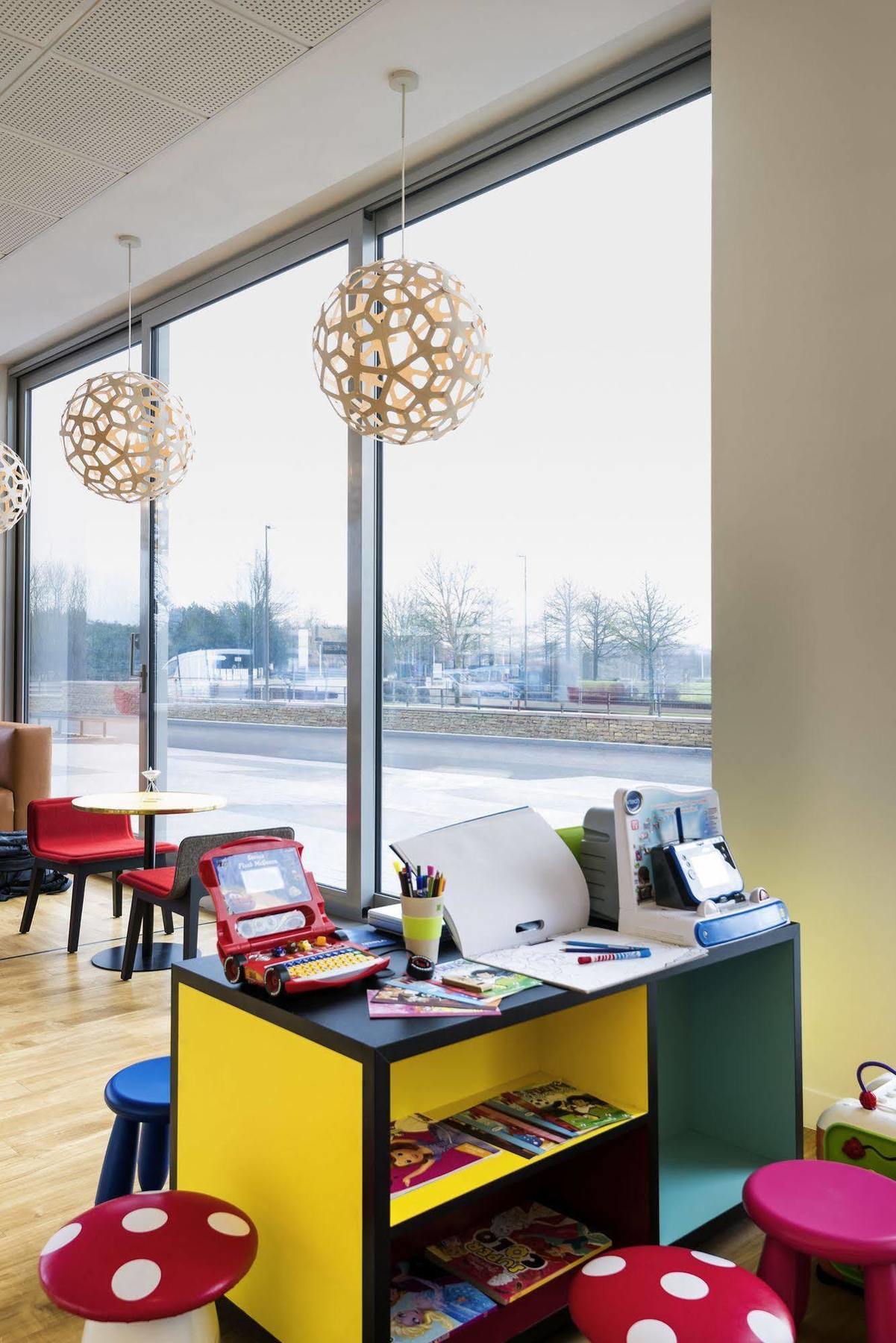 Ibis Styles Guyancourt Versailles Exterior foto