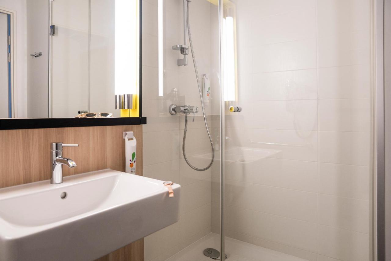 Ibis Styles Guyancourt Versailles Exterior foto
